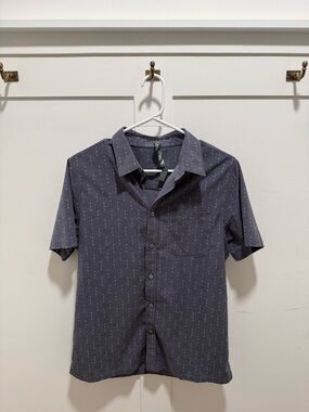 Vuori Short-Sleeve Button-Down Shirt in Charcoal with Subtle Dot Print